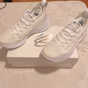 Curry 8 Flow Shoes | All White | Mens 10 Womens 11.5
